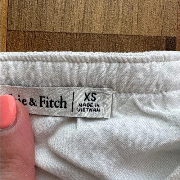 Abercrombie & Fitch Woman’s Size XS White Tie-Waist Wrap Skirt - Picture 3 of 12